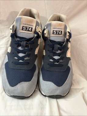 New Balance 574. W 9.5 Navy & Light Blue